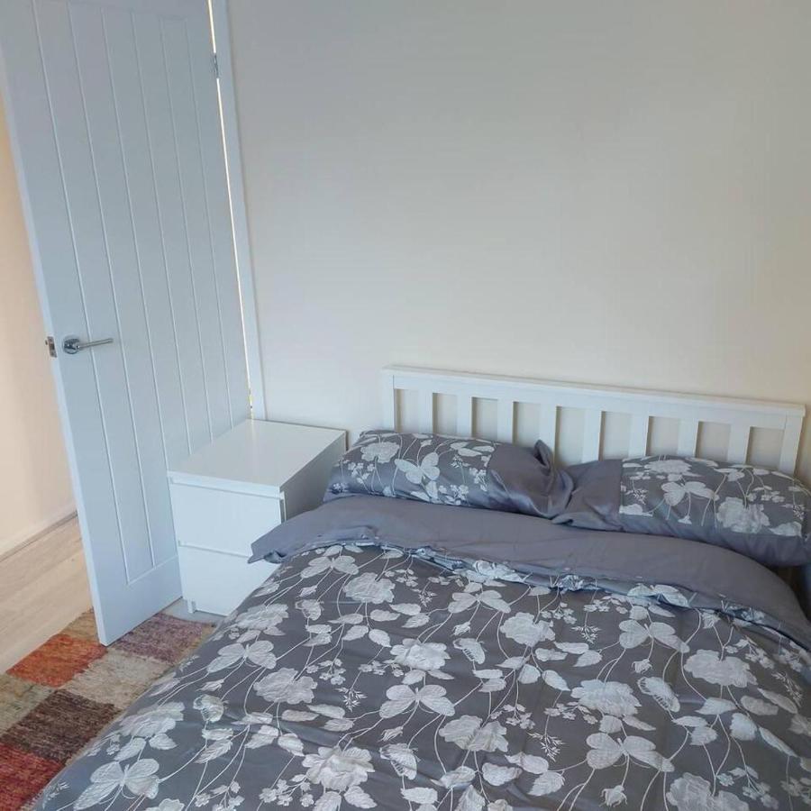 Lovely & Beautiful 2 Bed-Apartment In Borehamwood Exterior foto