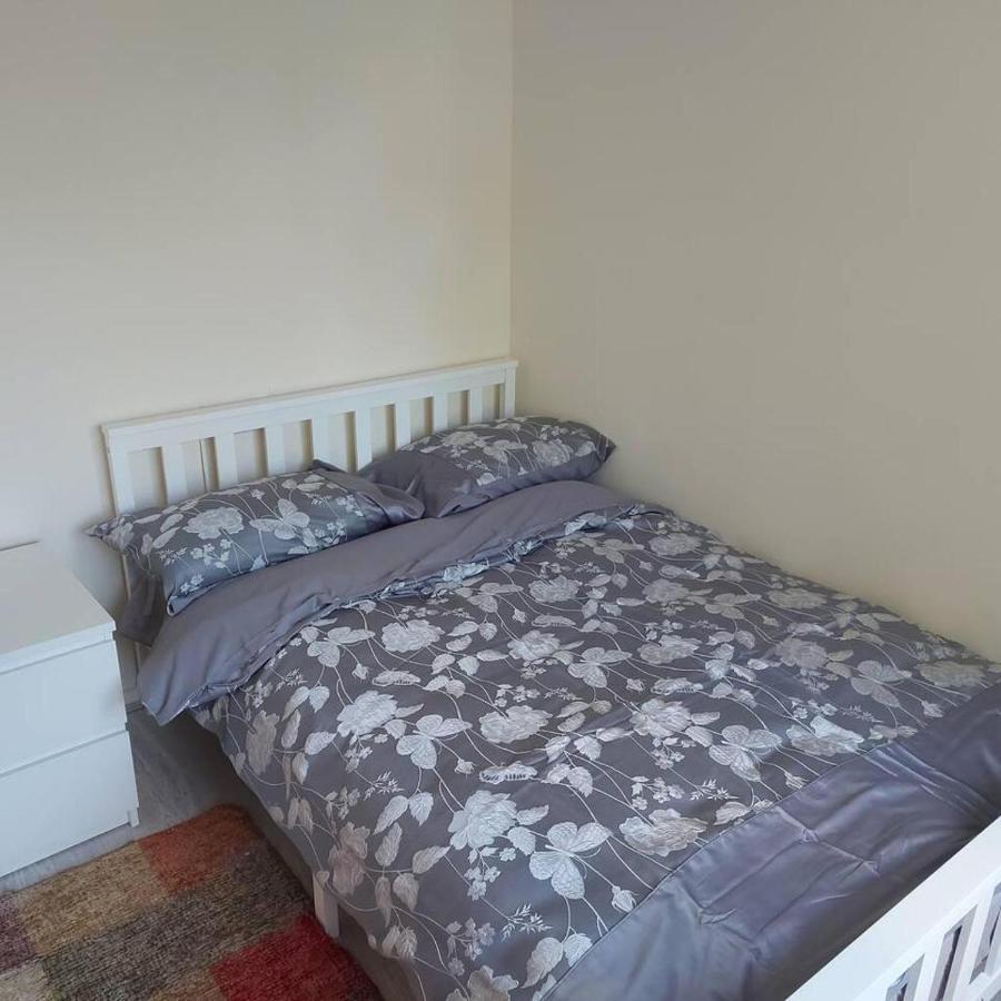 Lovely & Beautiful 2 Bed-Apartment In Borehamwood Exterior foto